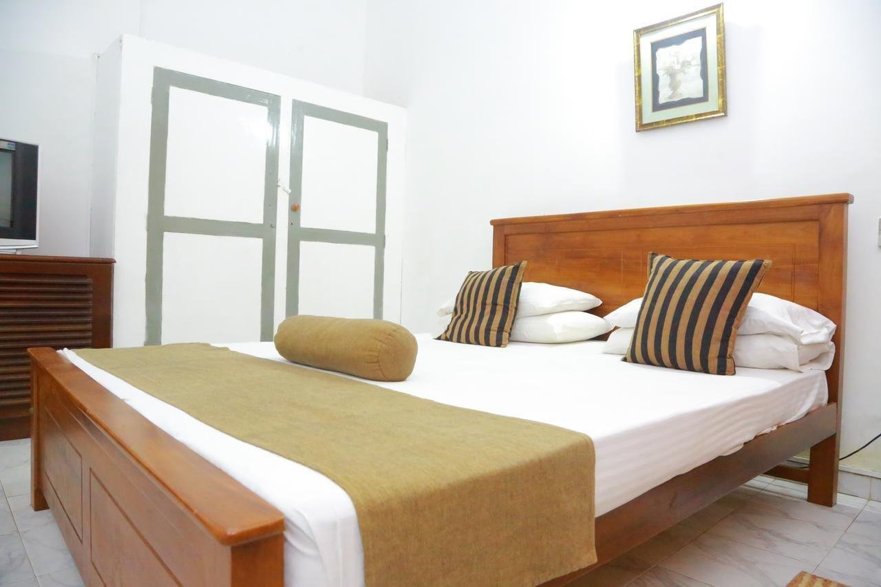 รันเวลี บีช รีสอร์ต Hotel Dehiwala-Mount Lavinia ภายนอก รูปภาพ