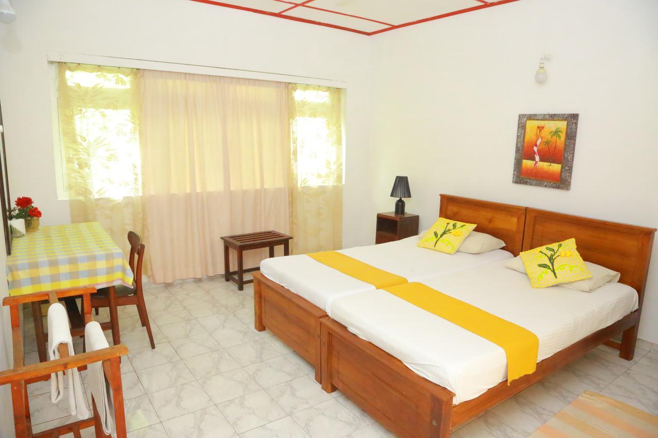 รันเวลี บีช รีสอร์ต Hotel Dehiwala-Mount Lavinia ภายนอก รูปภาพ