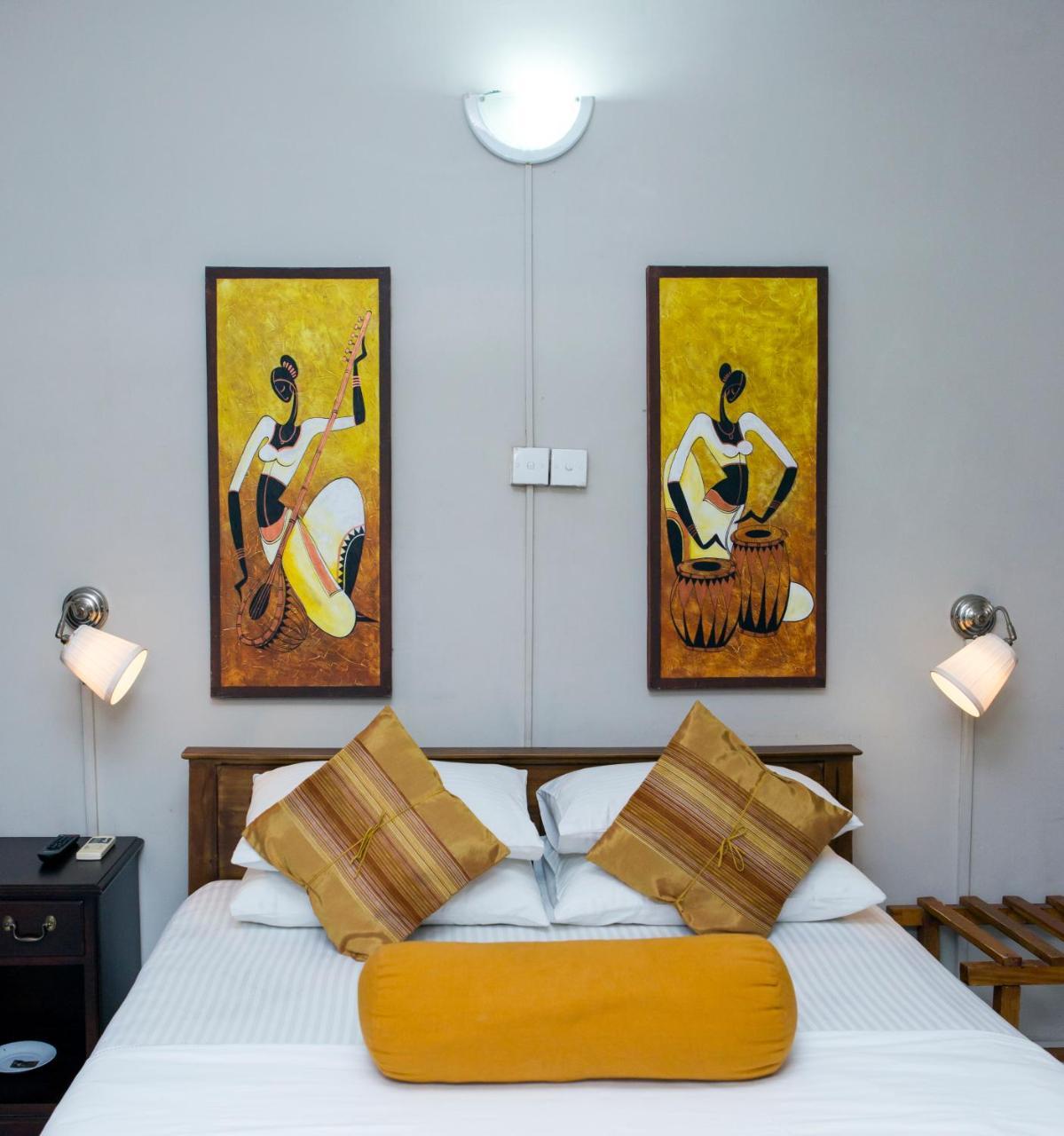 รันเวลี บีช รีสอร์ต Hotel Dehiwala-Mount Lavinia ภายนอก รูปภาพ